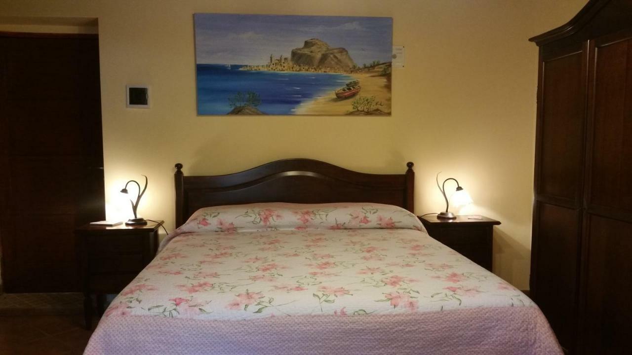 B&B A Robba De Pupi อากริเจนโต ภายนอก รูปภาพ